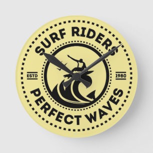 Horloge murale de l'insigne rétro surf Riders