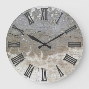 horloge murale en béton cassé