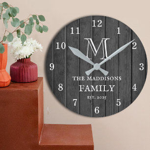 Horloge murale en bois rustique noir avec monogram