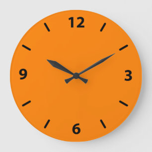 Horloge murale orange avec chiffres noirs