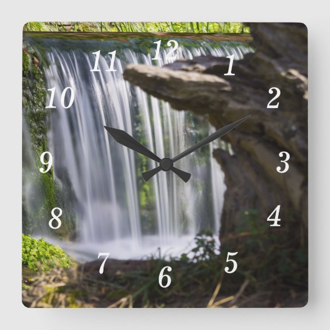 Horloge murale orientée cascade (Recto)