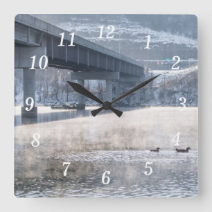 Horloge murale pêche d'hiver brumeuse du lac Taney