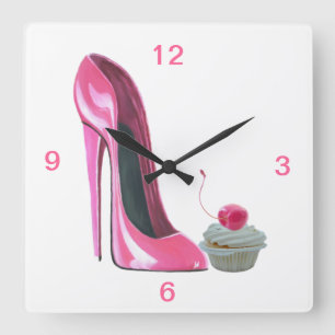 Horloge murale stylet rose de petit gâteau de