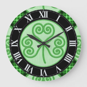 Horloge murale verte et noire de shamrock de plaid