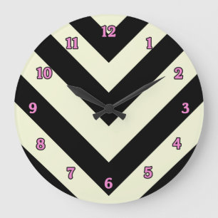 Horloge noire et blanche de motif de Chevron