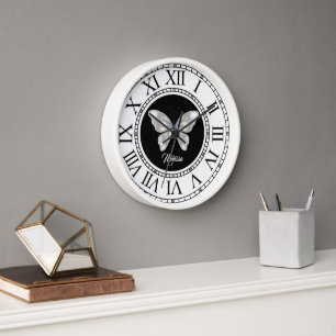 Horloge Nom papillon noir blanc moderne chiffres ROMAINS