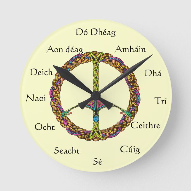 Horloge numérotée irlandaise avec signe de paix (Recto)