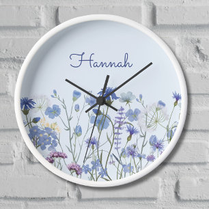 Horloge Pré fleuri de fleurs sauvages à l'aquarelle bleue 