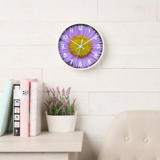 Horloge Purple Fleabane Daisy avec chiffres blancs Floral (Salle de lecture)