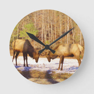 Horloge Ronde 2~ deux Bull Elk dans la neige