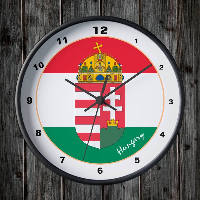 Horloge Ronde Affarian Flag, emblème & Hungary trendy fashion (Créateur téléchargé)
