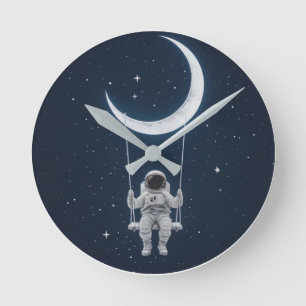 Horloge Ronde Amusement dans l'espace - Un astronaute se balade 