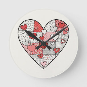 Horloge Ronde Art de collage de cœur en patchwork rouge et rose