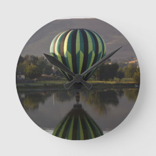 Horloge Ronde Ballon à air chaud au-dessus de la rivière Yakima