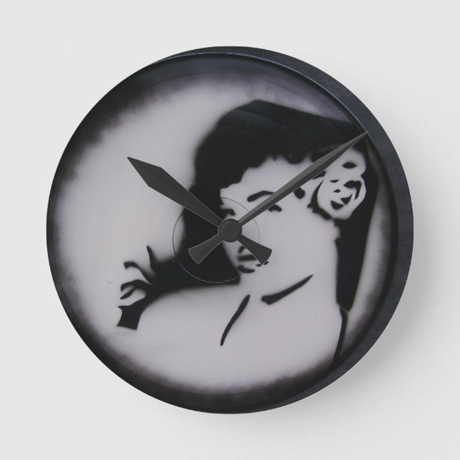 Horloge Ronde bettie page (Recto)