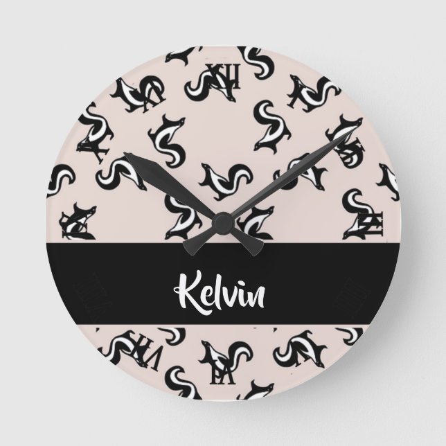 Horloge Ronde Black and white skunks on rose rose (Recto)