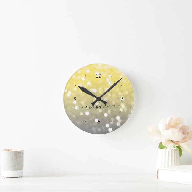 Horloge Ronde Bokeh jaune gris brillant Nom personnalisé (Maison)