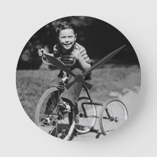 Horloge Ronde Boy Riding Tricycle