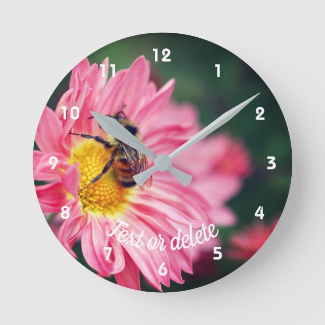 Horloge Ronde Bumble Bee On Pink Daisy Flower Personnalisé (Recto)