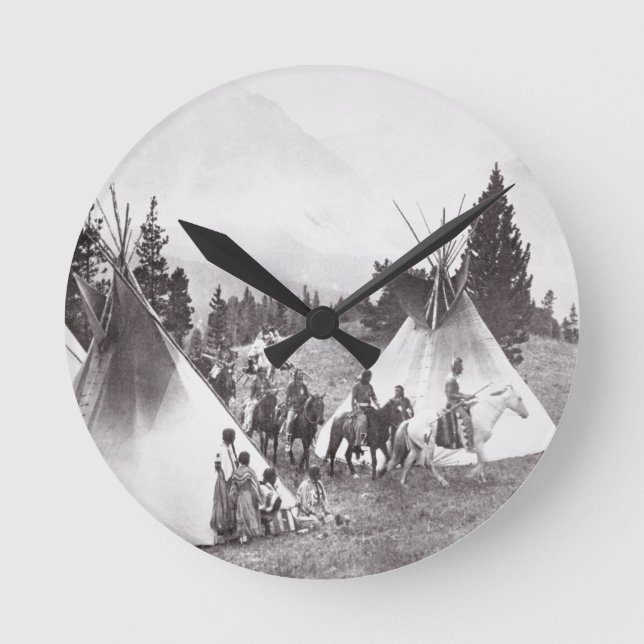 Horloge Ronde Camp Native American Teepee, Montana, c.1900 (b/w (Recto)