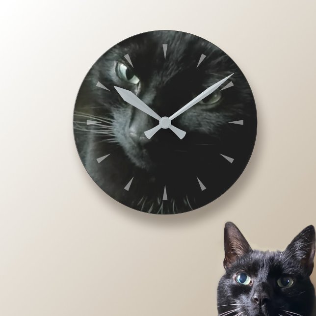 Horloge Ronde Cat noir poète photo murale (Let your black cat silently judge you as you check what time it is.)