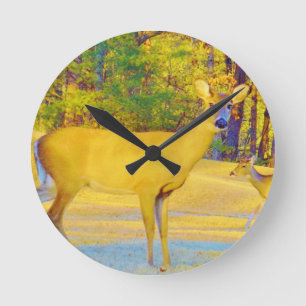 Horloge Ronde Cerf de couleur moutarde avec bleu clair