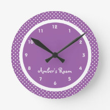 Chambre d'enfant aux pois violets