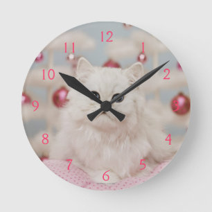 Horloge Ronde Chat perse assis sur un coussin rose