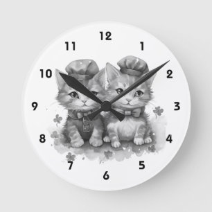 Horloge Ronde Chatons noirs et blancs avec cravate arc et casque