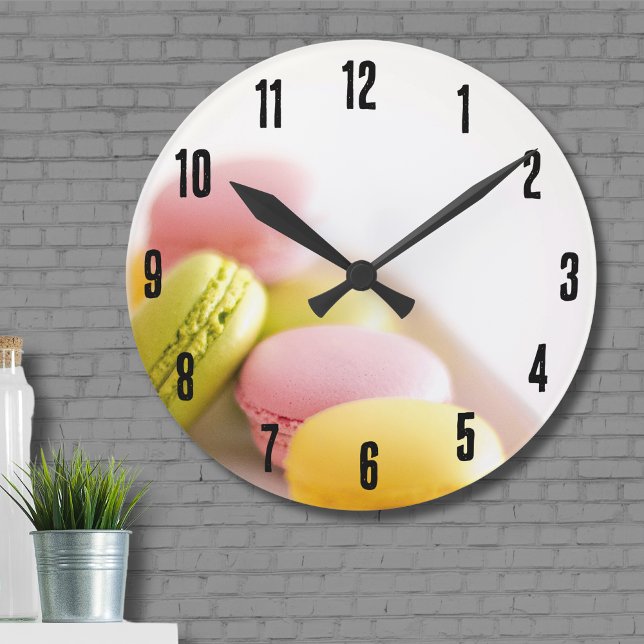 Horloge Ronde Chef pâtissier Pastel French Macaron (Cute Colorful Pastry Pastel French Macaron Cookie Round Clock)