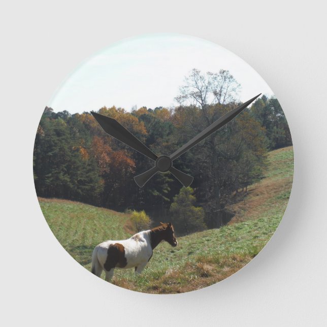 Horloge Ronde Cheval Brown et blanc à l'étang d'automne (Recto)