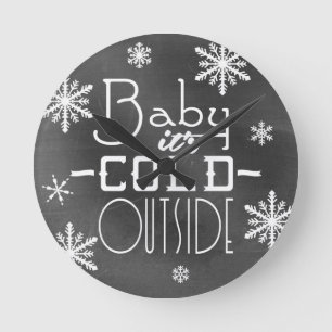 Horloge Ronde Chic Fête Tableau Noir Bébé il fait froid dehors