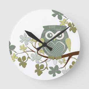 Horloge Ronde Chouette à points polka dans l'arbre