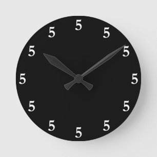 Horloge Ronde Cinq heures blanches quelque part sur fond noir