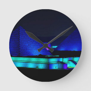 Horloge Ronde Conception de pyramides bleues