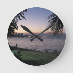 Horloge Ronde Coucher du soleil… Chonburi, Thaïlande de plage