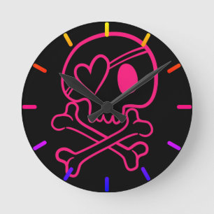 Horloge Ronde Crâne de coeur rose et os croisés