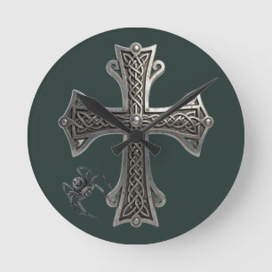 Horloge Ronde Croix celtique en argent ornée avec motif de nœud 