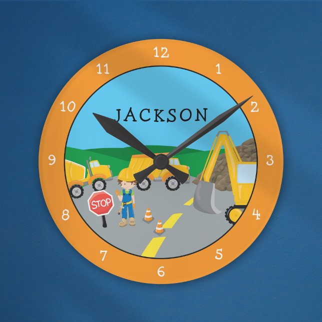 Horloge Ronde Cute Little Boy Construction Véhicule Monogramme (Créateur téléchargé)
