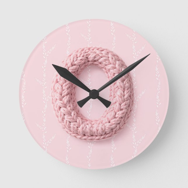 Horloge Ronde Cute pink O monogram initial crocheted letter boho (Recto)