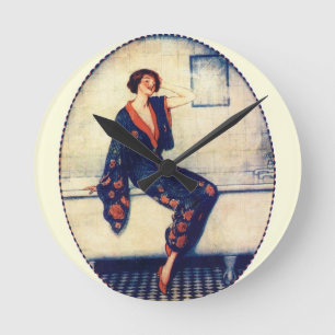 Horloge Ronde Dame vintage dans la salle de bains