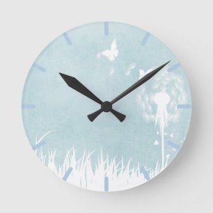 Horloge Ronde Dandelions, papillons et Ciel bleu