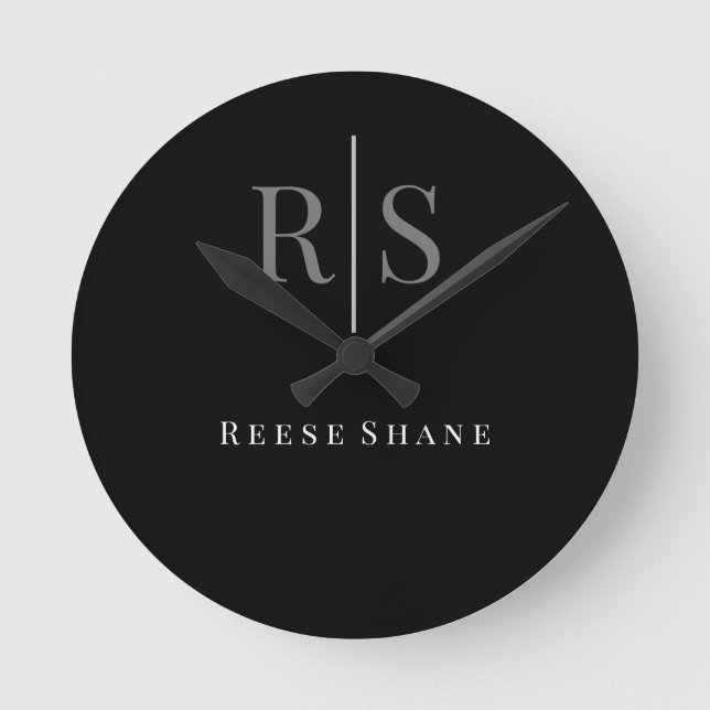 Horloge Ronde DIY Élégant Monogramme Gris & Nom Blanc, Noir (Recto)