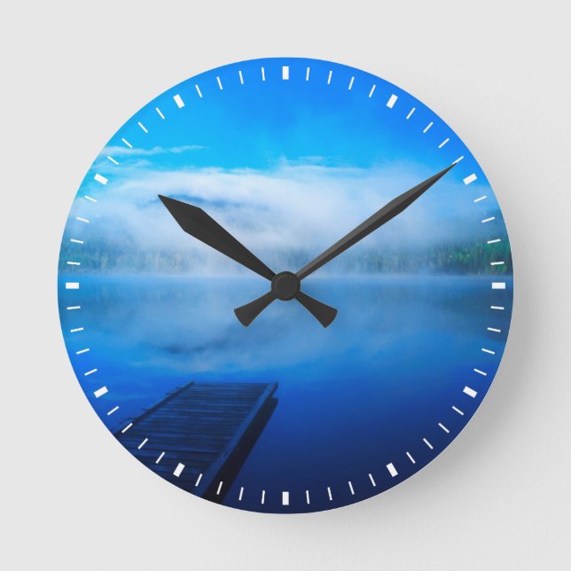 Horloge Ronde Dock on calm misty lake, Californie (Recto)