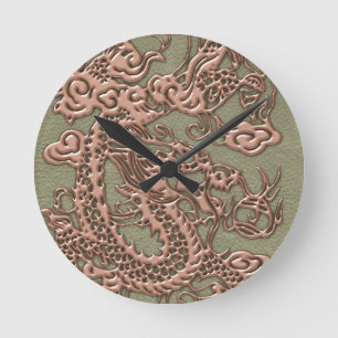 Horloge Ronde Dragon de cuivre sur la texture en cuir kaki