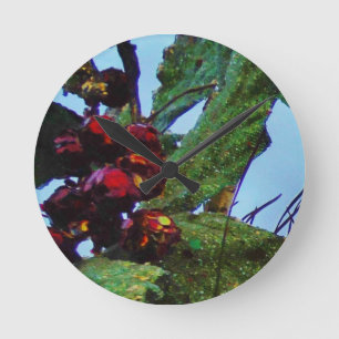 Horloge Ronde Élégant Noël Holly, ciel bleu