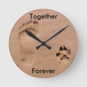 Horloge Ronde Empreinte de pas et empreinte de patte en sable