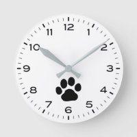 Empreinte de patte de chien avec heures et minutes