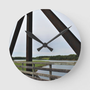 Horloge Ronde Entre les barres de la rouille