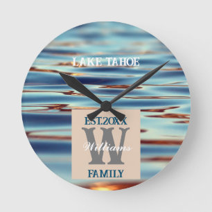Horloge Ronde Famille d'eau du lac Monogramme